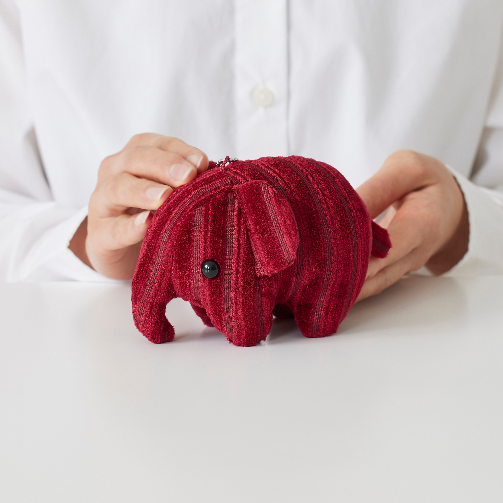 コメダ珈琲×ドムドムバーガー　どむぞうくんキーホルダー　トートバッグ　プレート ソファー柄どむぞうくんキーホルダー – コメダ珈琲店 公式オンライン